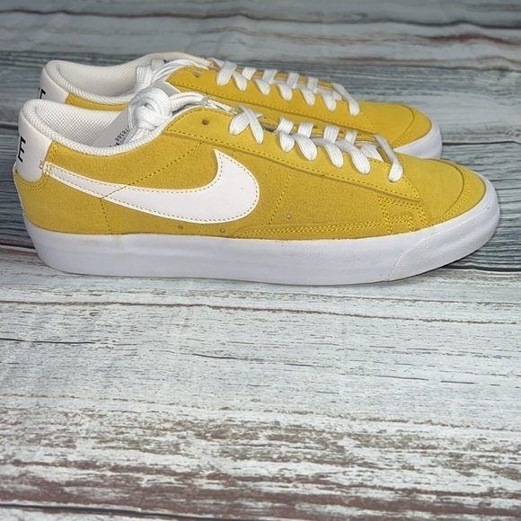 Nike Men's Blazer Low ‘77 Suede Speed Yellow/White-Speed Yellow-White Size 9 - Picture 3 of 9
